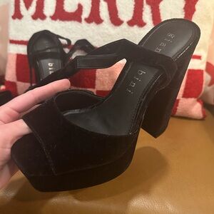 Gianni Bini platform velvet heels